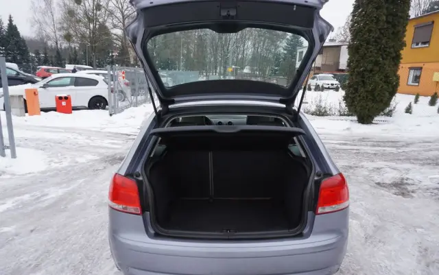 AUDI A3 3-drzwiowe 1.6 Ambiente