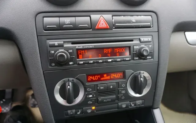 AUDI A3 3-drzwiowe 1.6 Ambiente