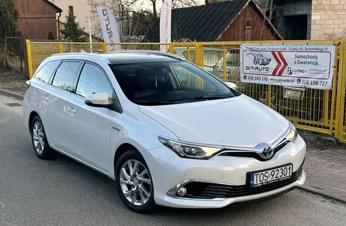 TOYOTA Auris 