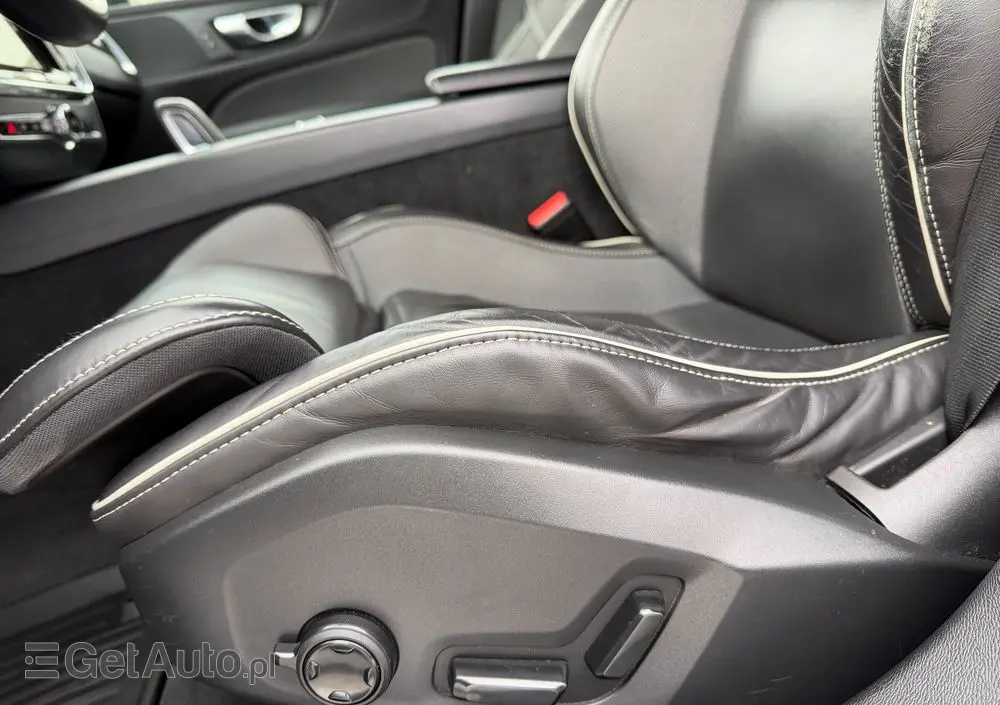 VOLVO V60 B4 B R-Design