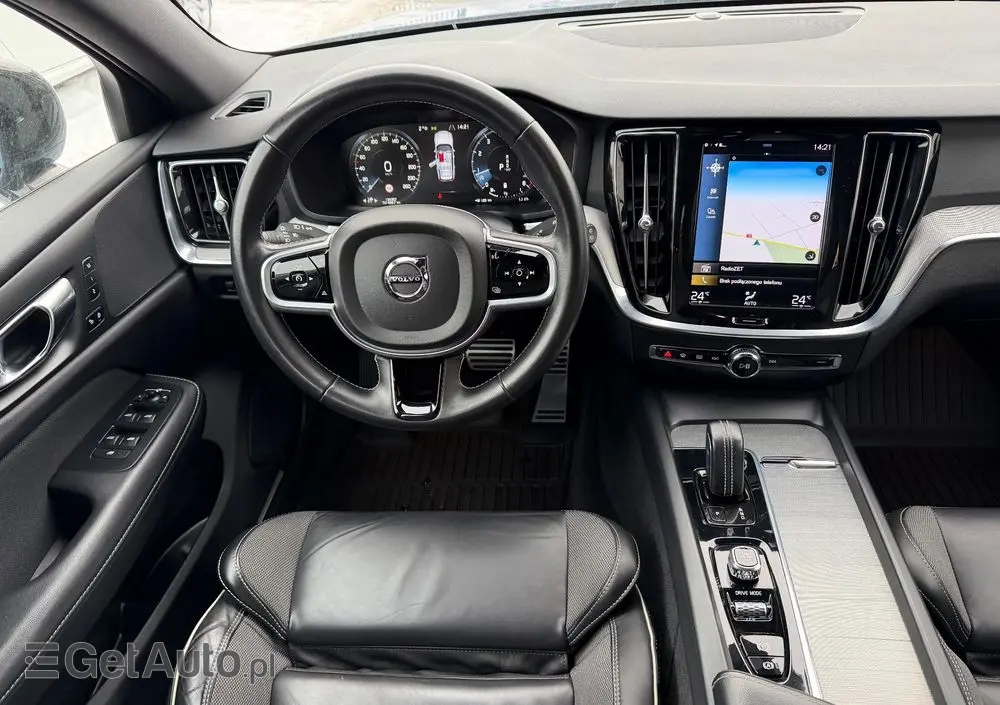 VOLVO V60 B4 B R-Design