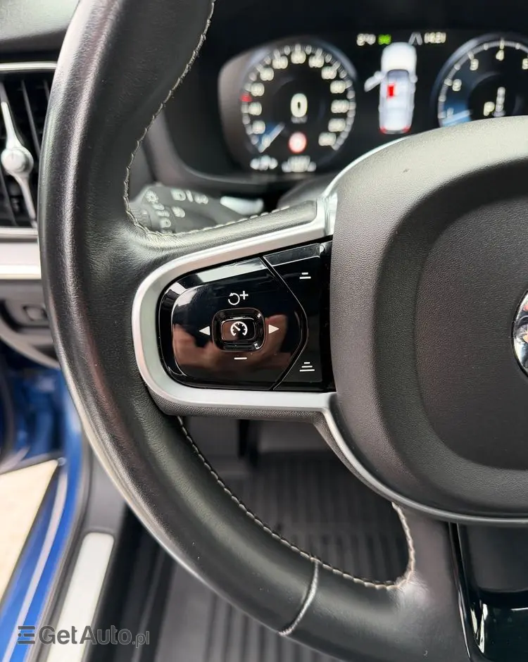 VOLVO V60 B4 B R-Design