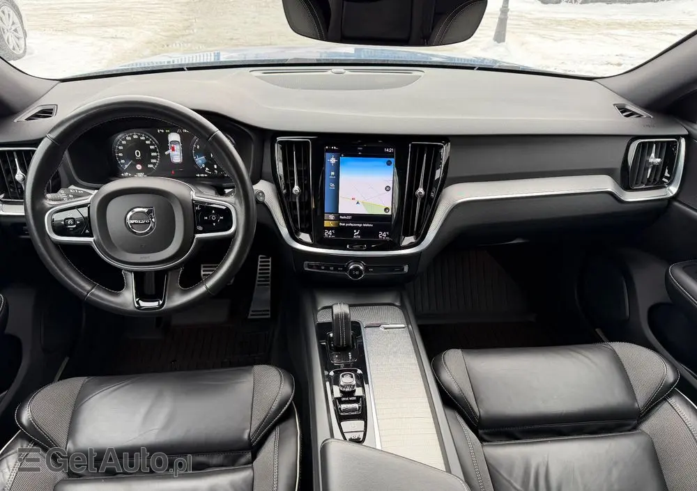 VOLVO V60 B4 B R-Design