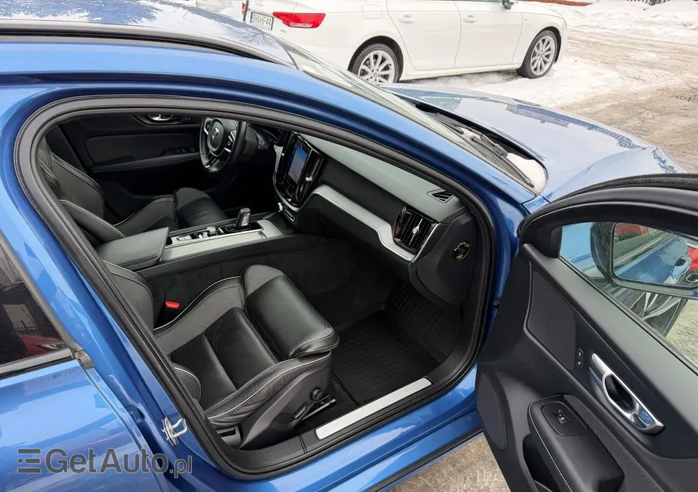 VOLVO V60 B4 B R-Design