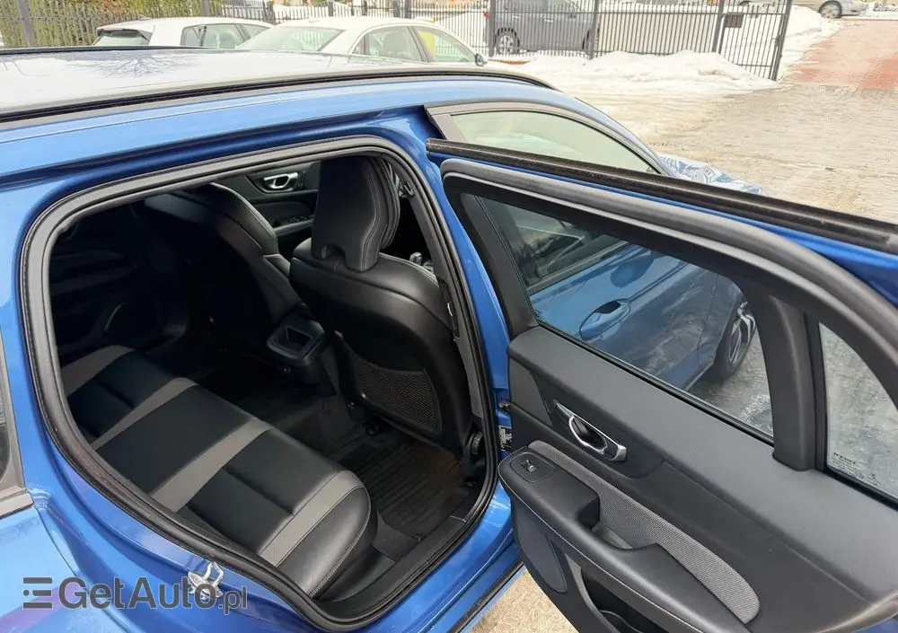 VOLVO V60 B4 B R-Design