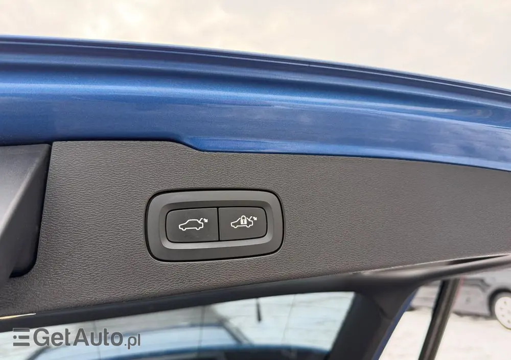 VOLVO V60 B4 B R-Design