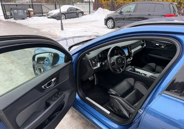 VOLVO V60 B4 B R-Design