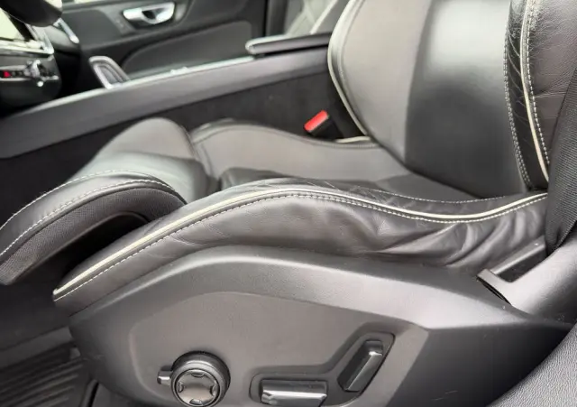 VOLVO V60 B4 B R-Design