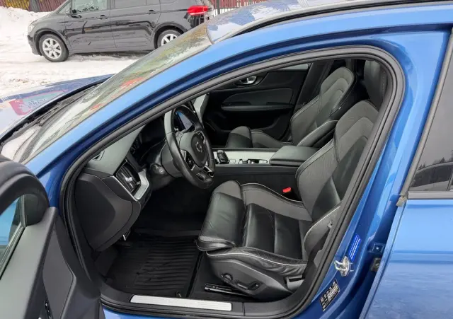 VOLVO V60 B4 B R-Design