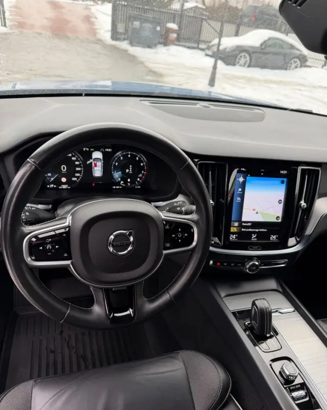 VOLVO V60 B4 B R-Design