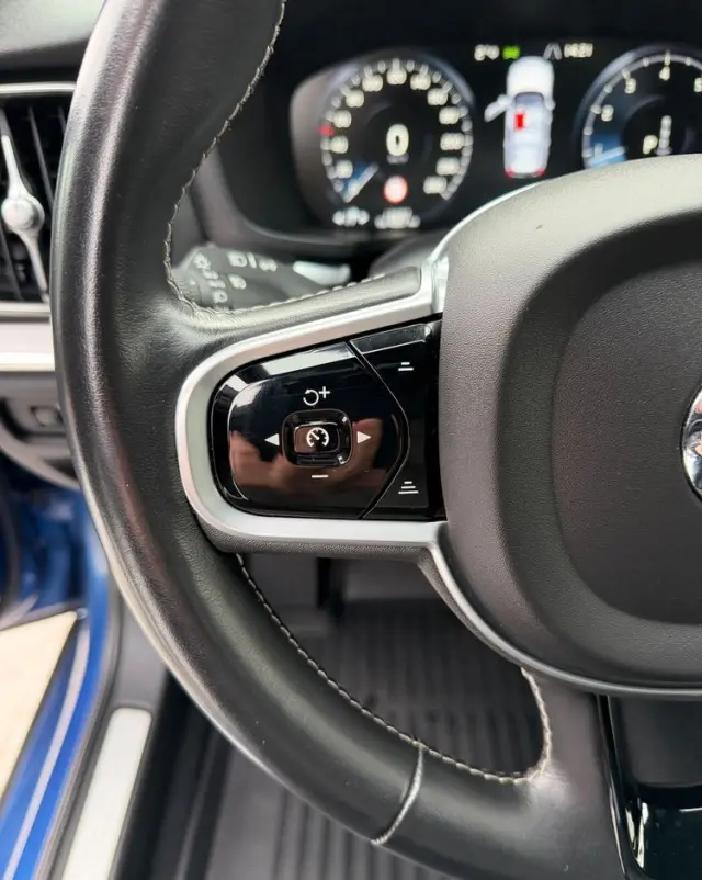 VOLVO V60 B4 B R-Design