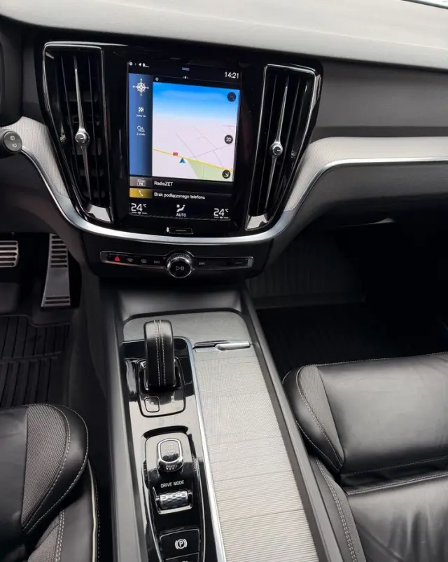 VOLVO V60 B4 B R-Design