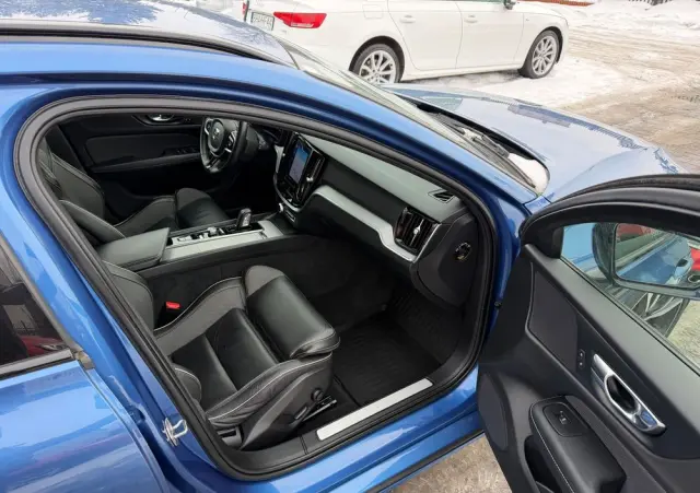 VOLVO V60 B4 B R-Design