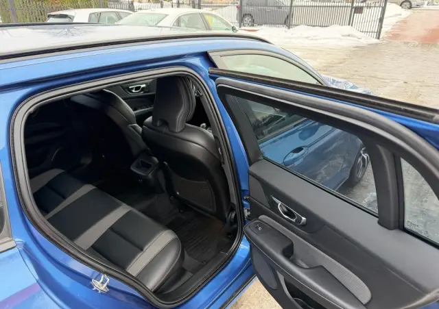 VOLVO V60 B4 B R-Design