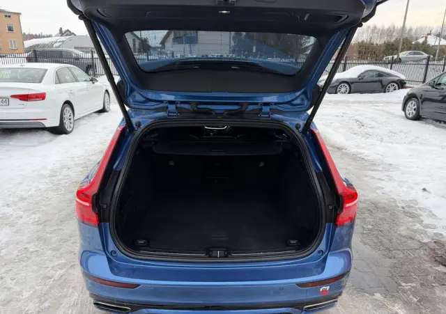 VOLVO V60 B4 B R-Design