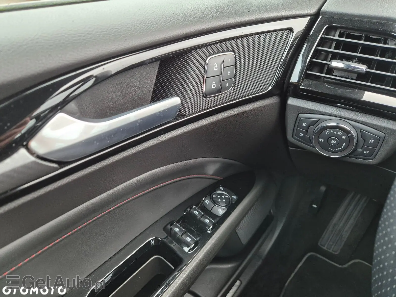 FORD Mondeo ST-Line X 4WD