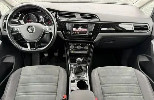 VOLKSWAGEN Touran 