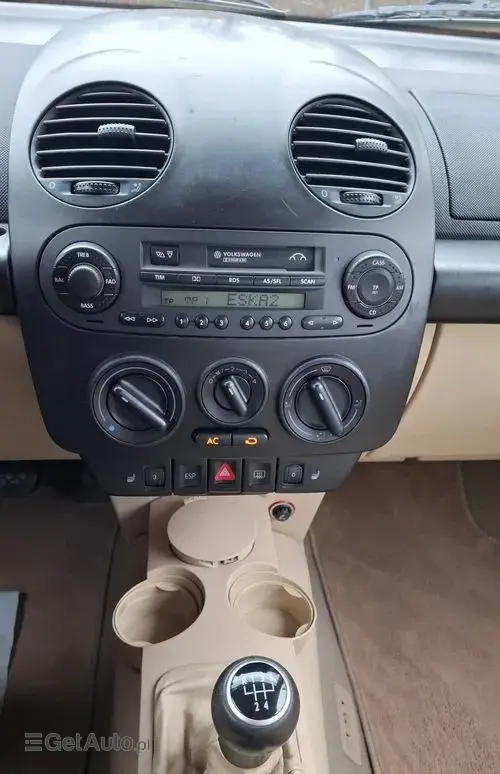 VOLKSWAGEN New Beetle 