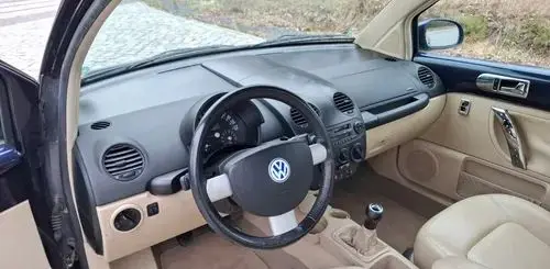 VOLKSWAGEN New Beetle 