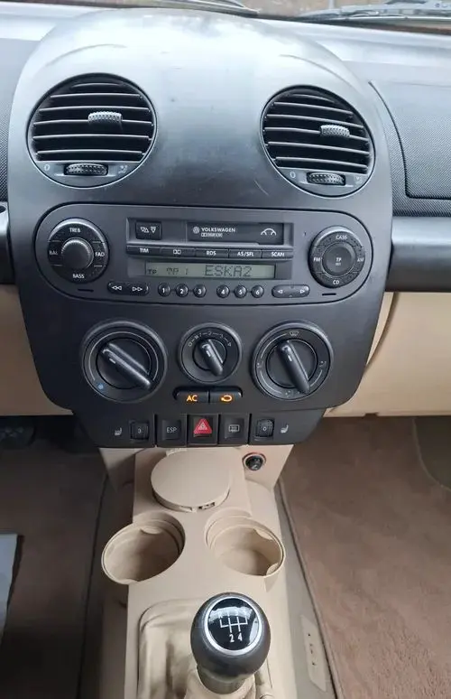 VOLKSWAGEN New Beetle 