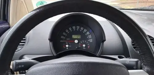 VOLKSWAGEN New Beetle 