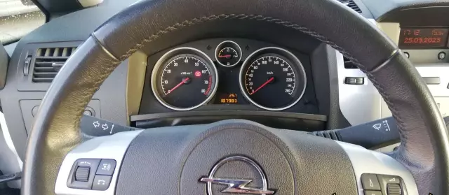 OPEL Zafira 1.8 XER (140 KM)