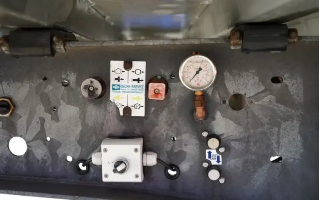 ZASLAW WYWROTKA ALUMINIOWA / 35 m3 / 2x OŚ  PODNOSZONA / OSIE SAF 