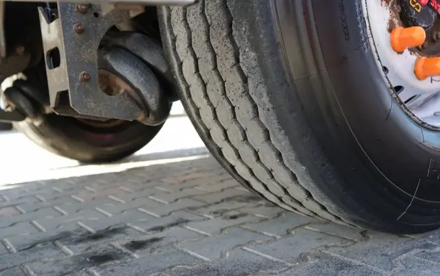 ZASLAW WYWROTKA ALUMINIOWA / 35 m3 / 2x OŚ  PODNOSZONA / OSIE SAF 