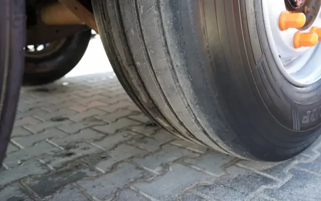 ZASLAW WYWROTKA ALUMINIOWA / 35 m3 / 2x OŚ  PODNOSZONA / OSIE SAF 