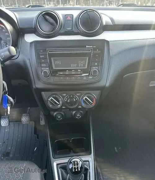 SUZUKI Swift 