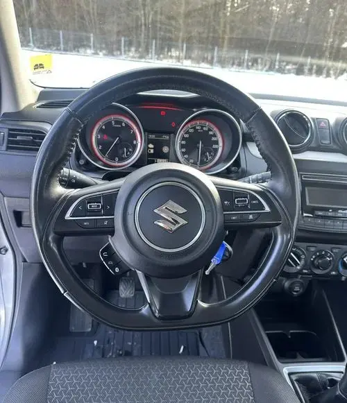SUZUKI Swift 