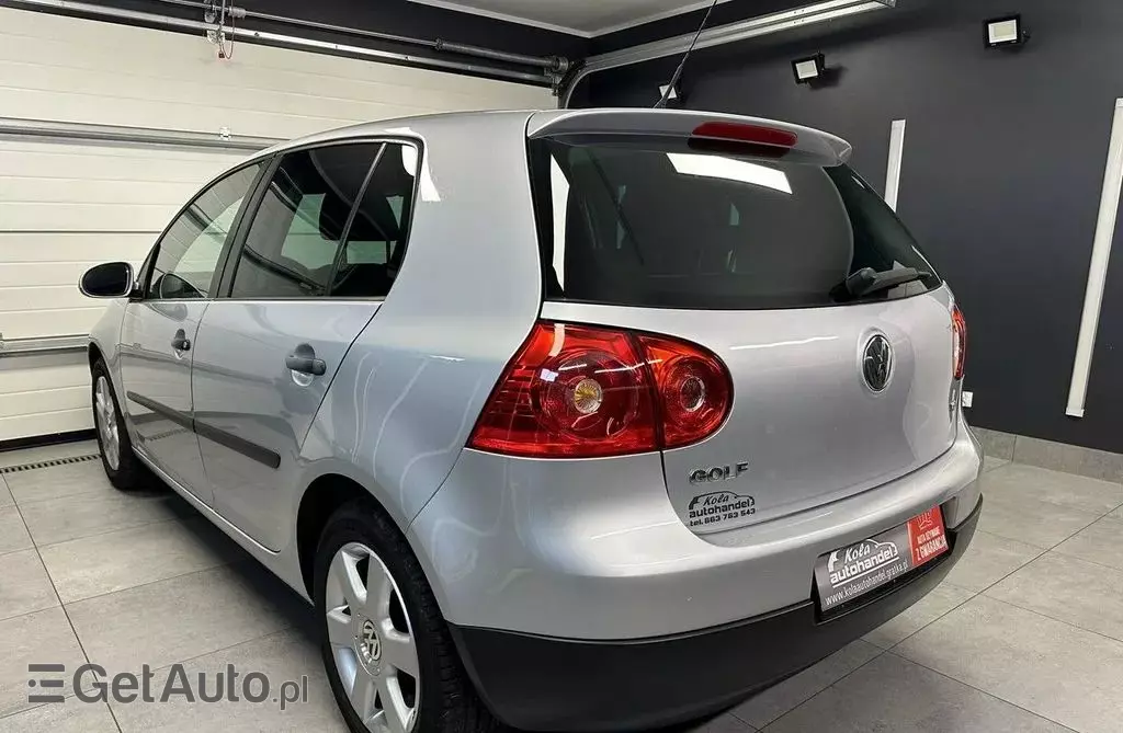 VOLKSWAGEN Golf 
