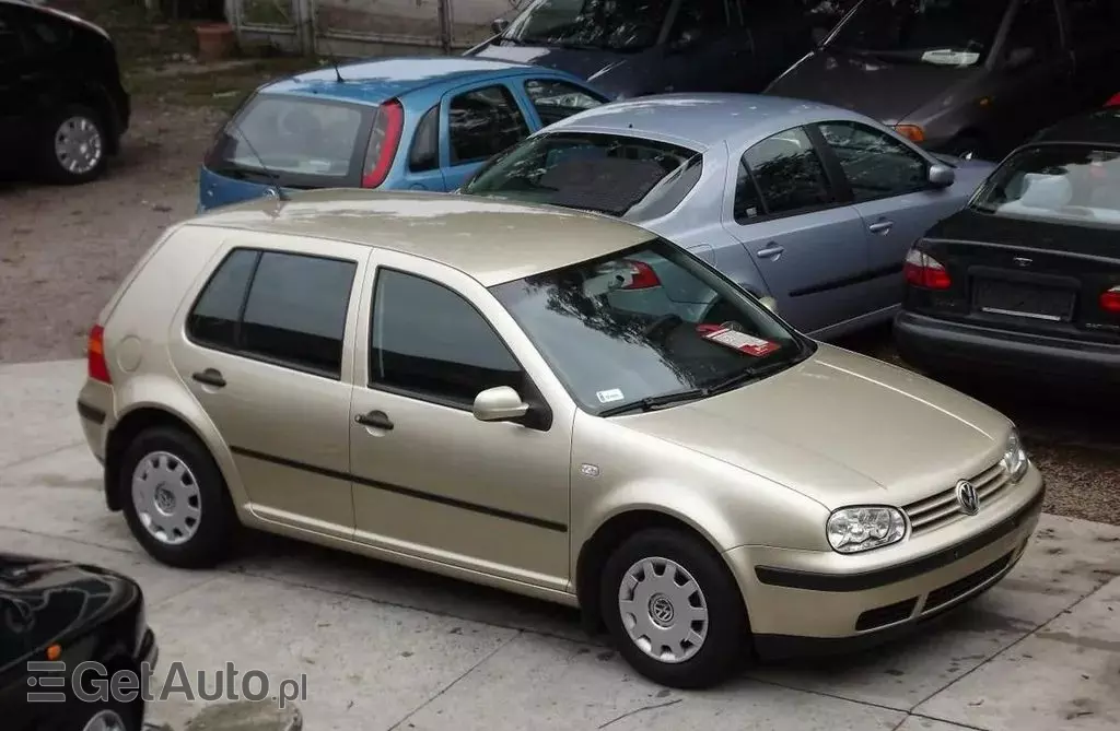 VOLKSWAGEN Golf 