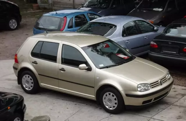 VOLKSWAGEN Golf 