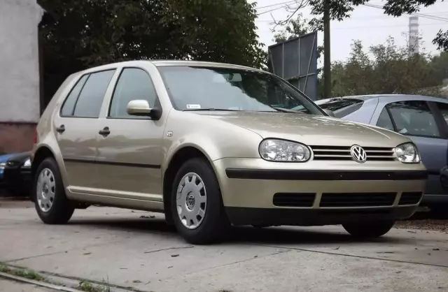 VOLKSWAGEN Golf 