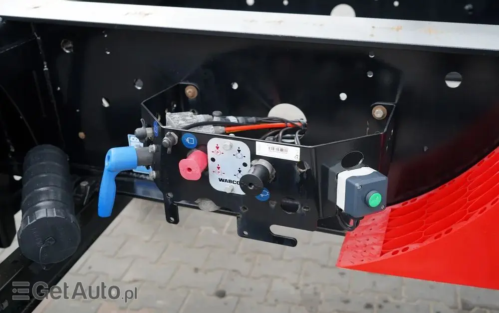 KÖGEL NACZEPA PODKONTENEROWA /  UNIWERSALNA  / ROZSUWANY TYŁ / DO WSZYSTKICH KONTENERÓW 