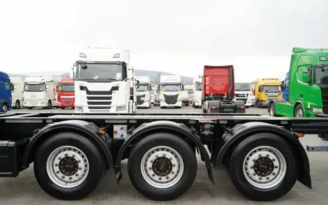 KÖGEL NACZEPA PODKONTENEROWA /  UNIWERSALNA  / ROZSUWANY TYŁ / DO WSZYSTKICH KONTENERÓW 