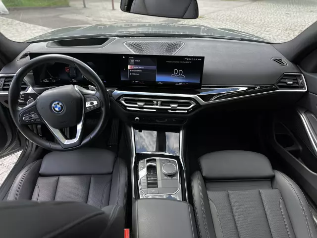 BMW 330e 