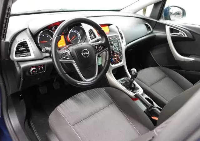 OPEL Astra 2.0 CDTI DPF Edition