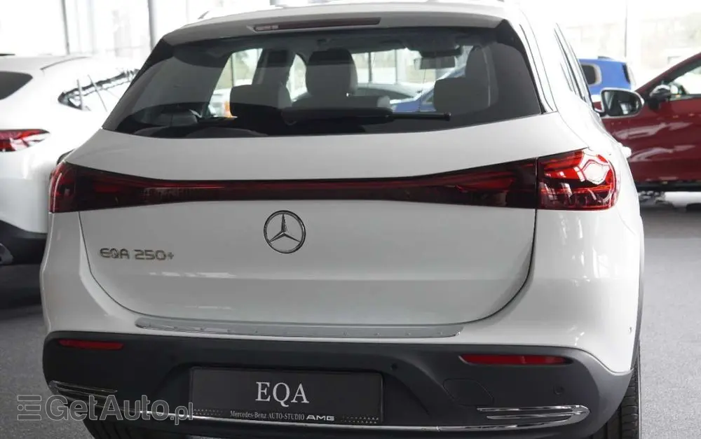 MERCEDES-BENZ EQA 