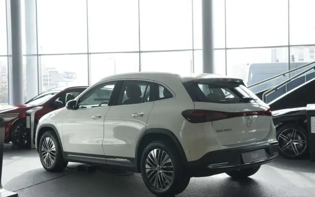 MERCEDES-BENZ EQA 