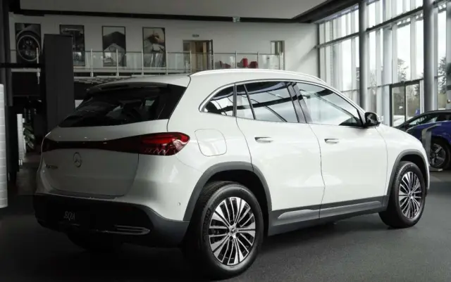 MERCEDES-BENZ EQA 