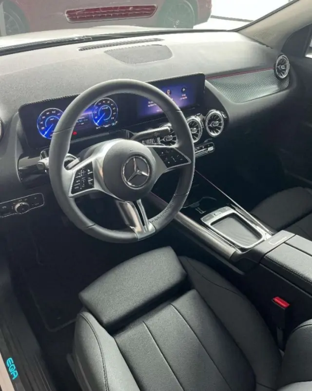 MERCEDES-BENZ EQA 