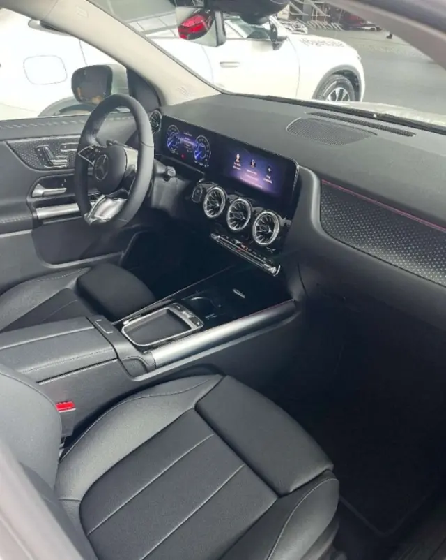 MERCEDES-BENZ EQA 