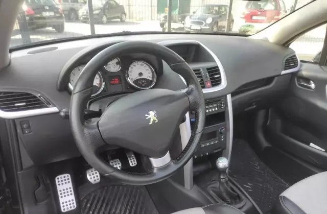 PEUGEOT 207 