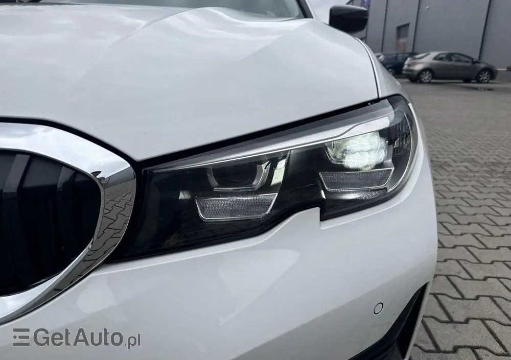 BMW Seria 3 318i Sport Line