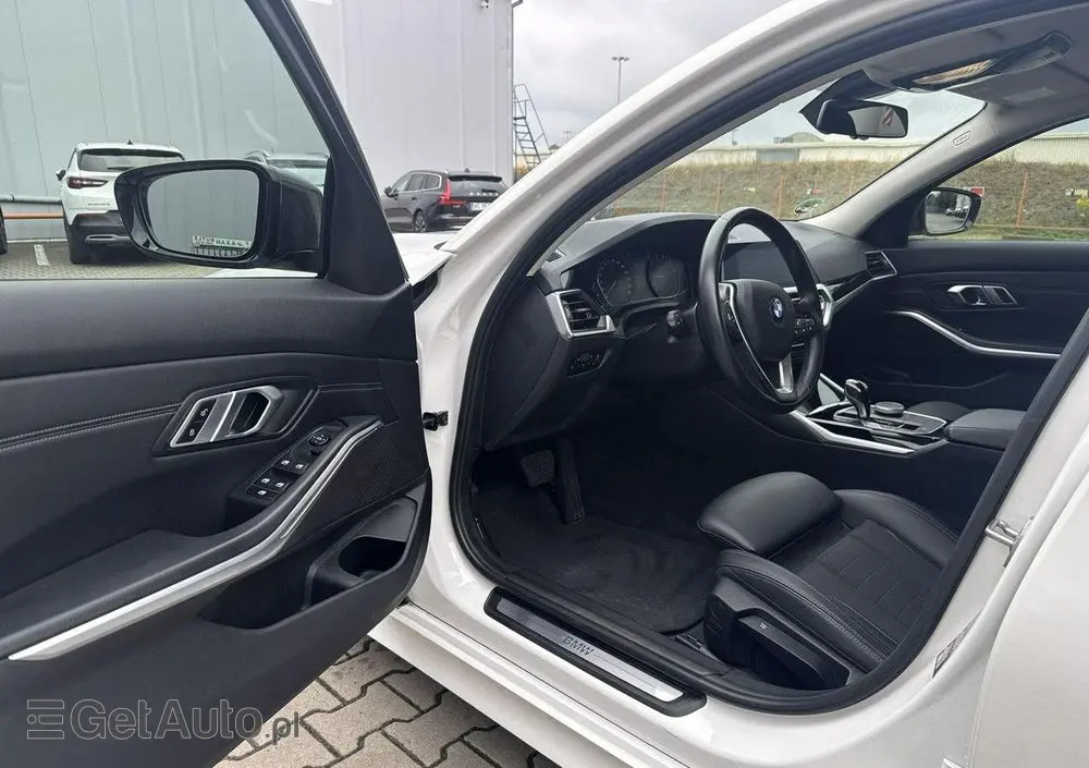 BMW Seria 3 318i Sport Line