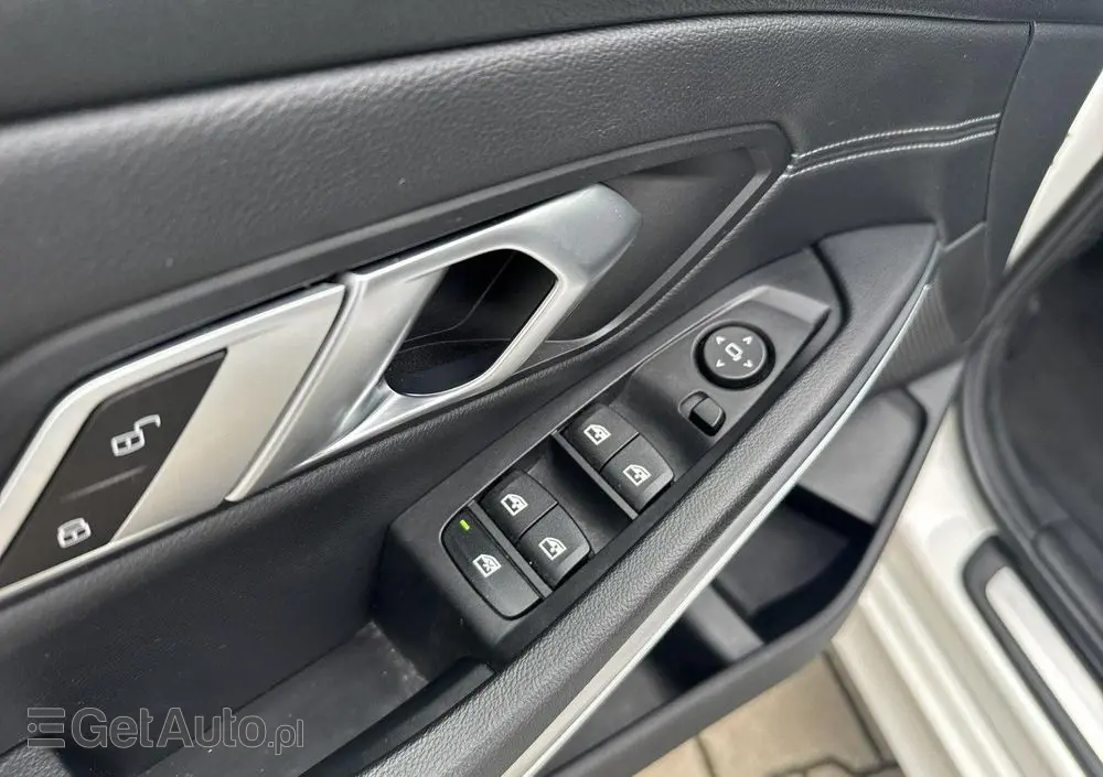 BMW Seria 3 318i Sport Line