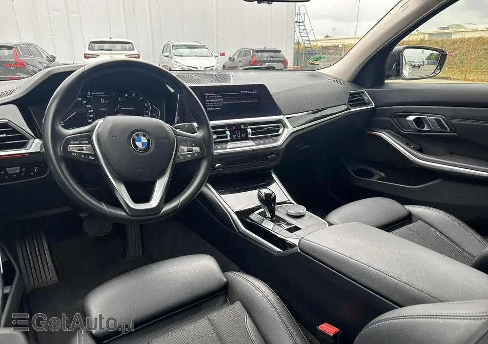BMW Seria 3 318i Sport Line