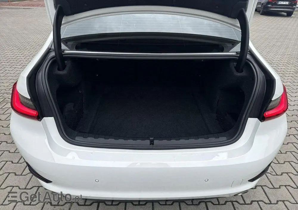 BMW Seria 3 318i Sport Line